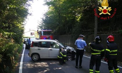 Incidente a Mariano: auto finisce contro un lampione