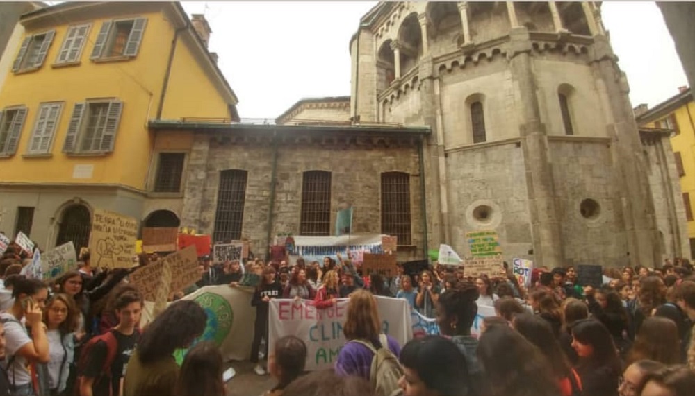 Sciopero per il clima: a Como i ragazzi invadono il Comune