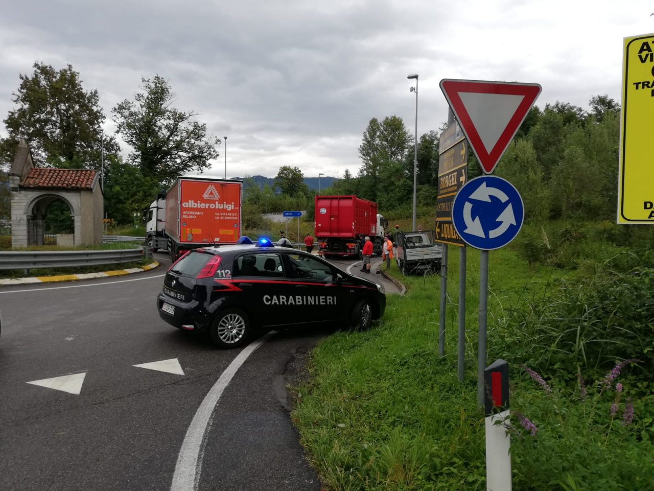Ciclista investito a Bernate, è gravissimo