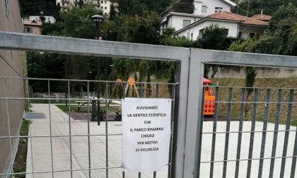 Nuovi atti vandalici al parco giochi di Monte Olimpino: mamme e bimbi restano senza ritrovo