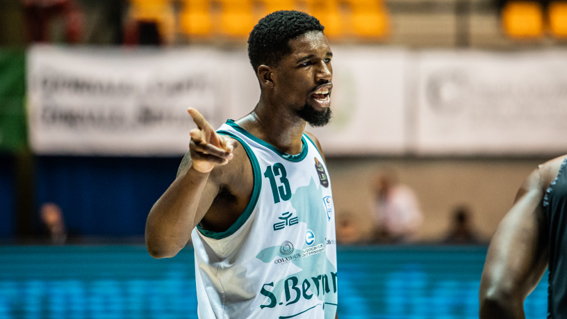 Pallacanestro Cantù tutti pezzi per Hayes