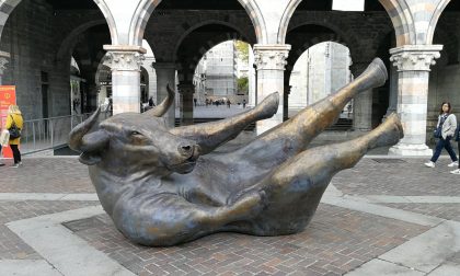 StreetScape 8 a Como: il toro di piazza Duomo e le altre opere in città