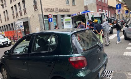 Tamponamento tra due auto in centro, soccorso un bimbo  - FOTO e VIDEO