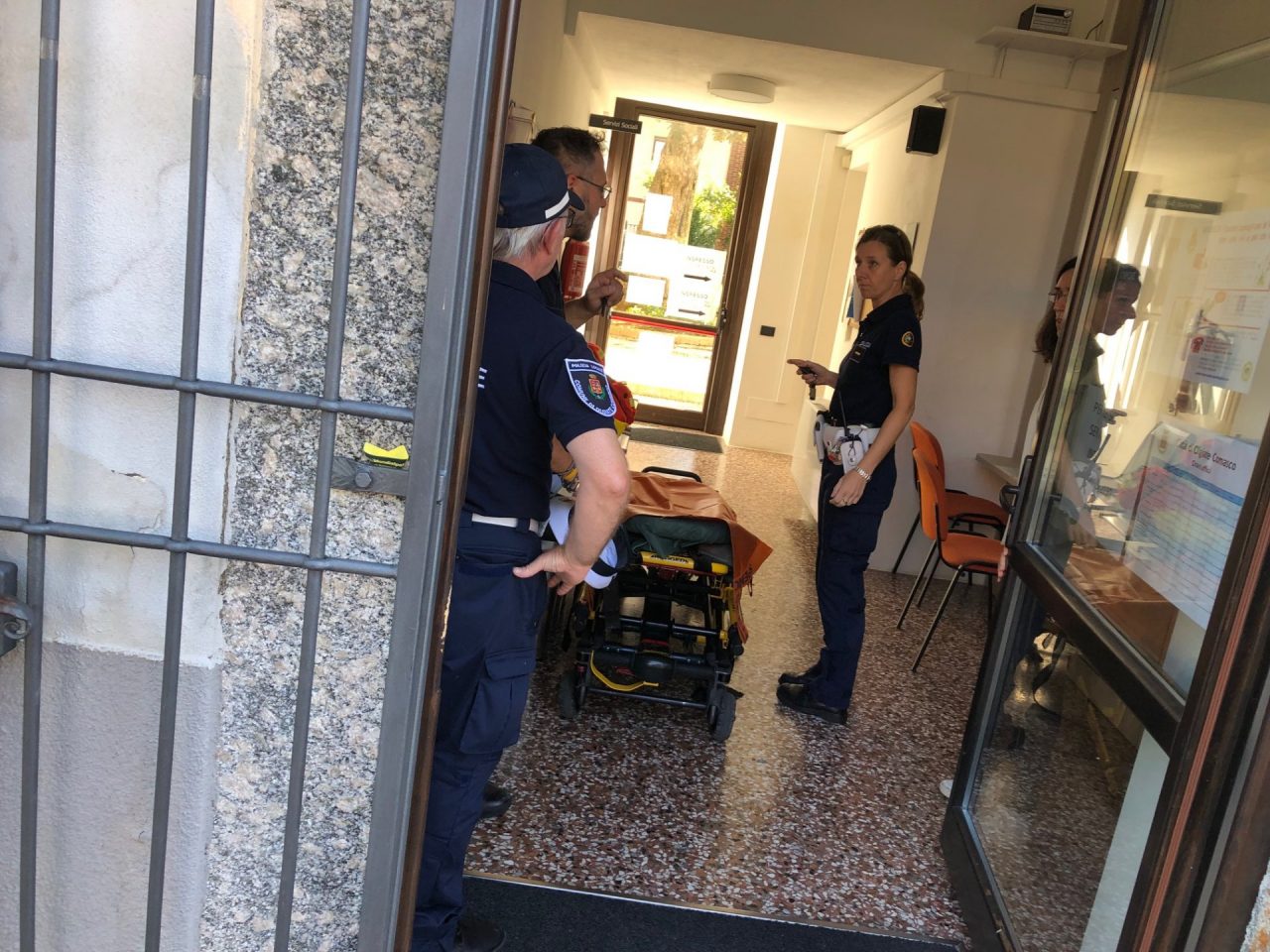 Aggredita assistente sociale durante esecuzione di un decreto del Tribunale dei minori