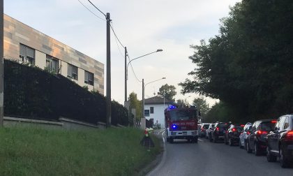Incidente a Cermenate, auto contro un lampione