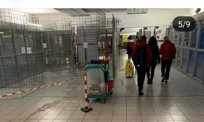 Infiltrazioni al Setificio, i ragazzi scioperano: "Vogliamo sentirci sicuri a scuola" FOTO