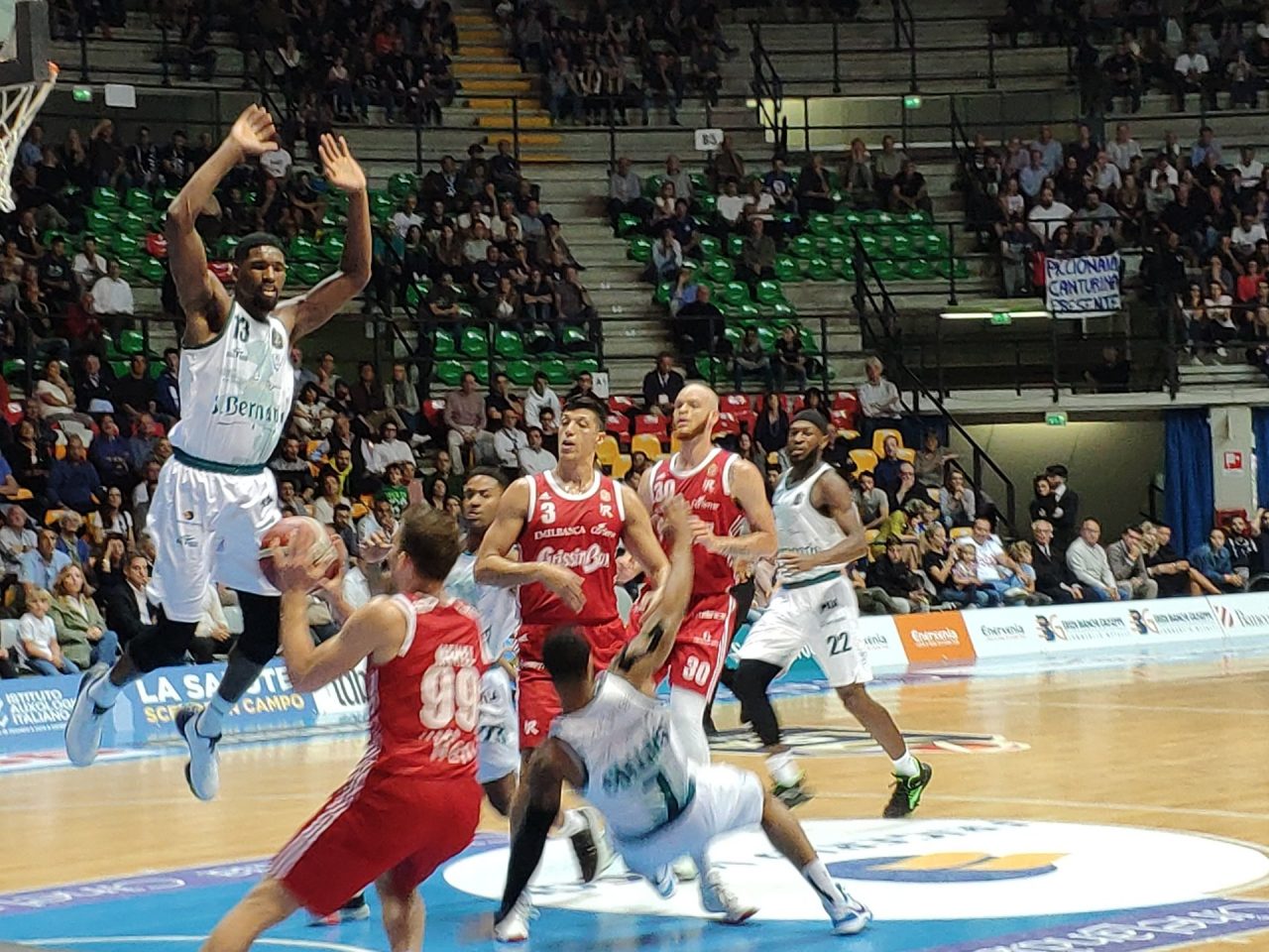 Pallacanestro Cantù in casa contro Reggio Emilia IL RISULTATO FINALE