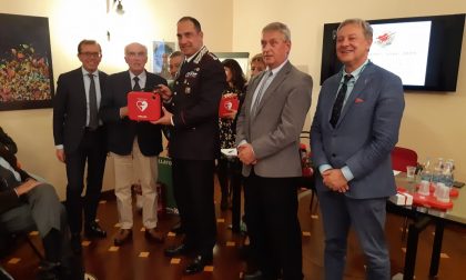 Comocuore dona 25 defibrillatori per "Missione cuore"