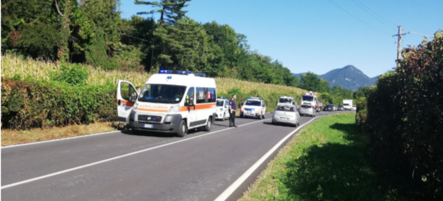 Incidente ad Albavilla: ciclista di 76 anni investito da un’auto