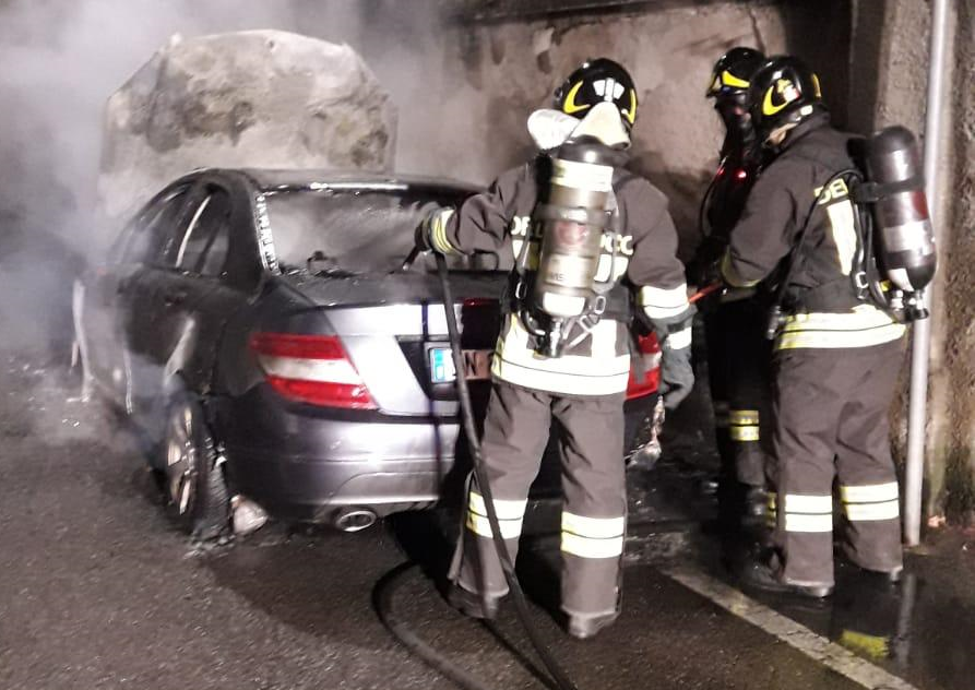 Auto in fiamme a Mariano: due casi in due giorni