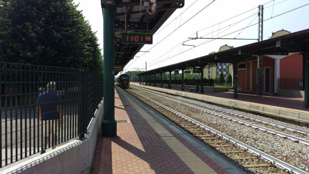 Investito sui binari a Turate, falso allarme: era un ubriaco