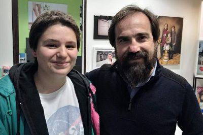 Studentessa restituisce portafoglio trovato per caso STORIE SOTTO L’ALBERO