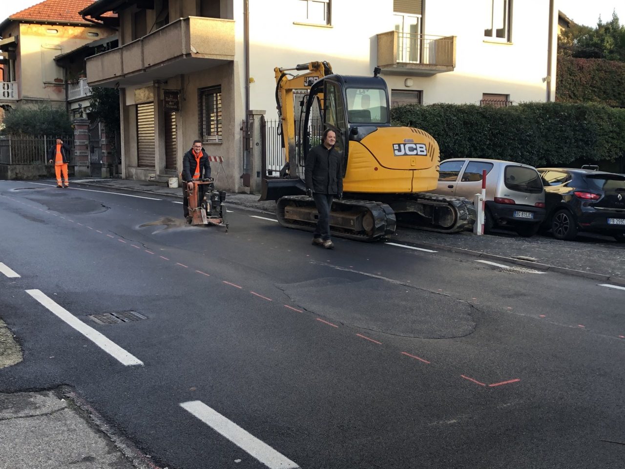 Cede l’asfalto in via San Gerardo, era stato rifatto pochi mesi fa