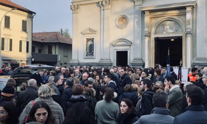 Ciao prof, folla al funerale di Viliam De Bernardinis