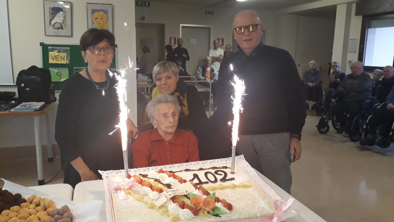 Compleanno da record: Erminia Bonacina festeggia 102 anni