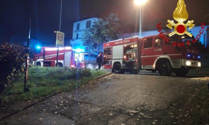 Auto in fiamme a Cantù: intervengono i Vigili del fuoco