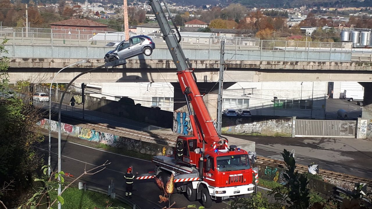 Fuori strada con l’auto ferito 76enne FOTO