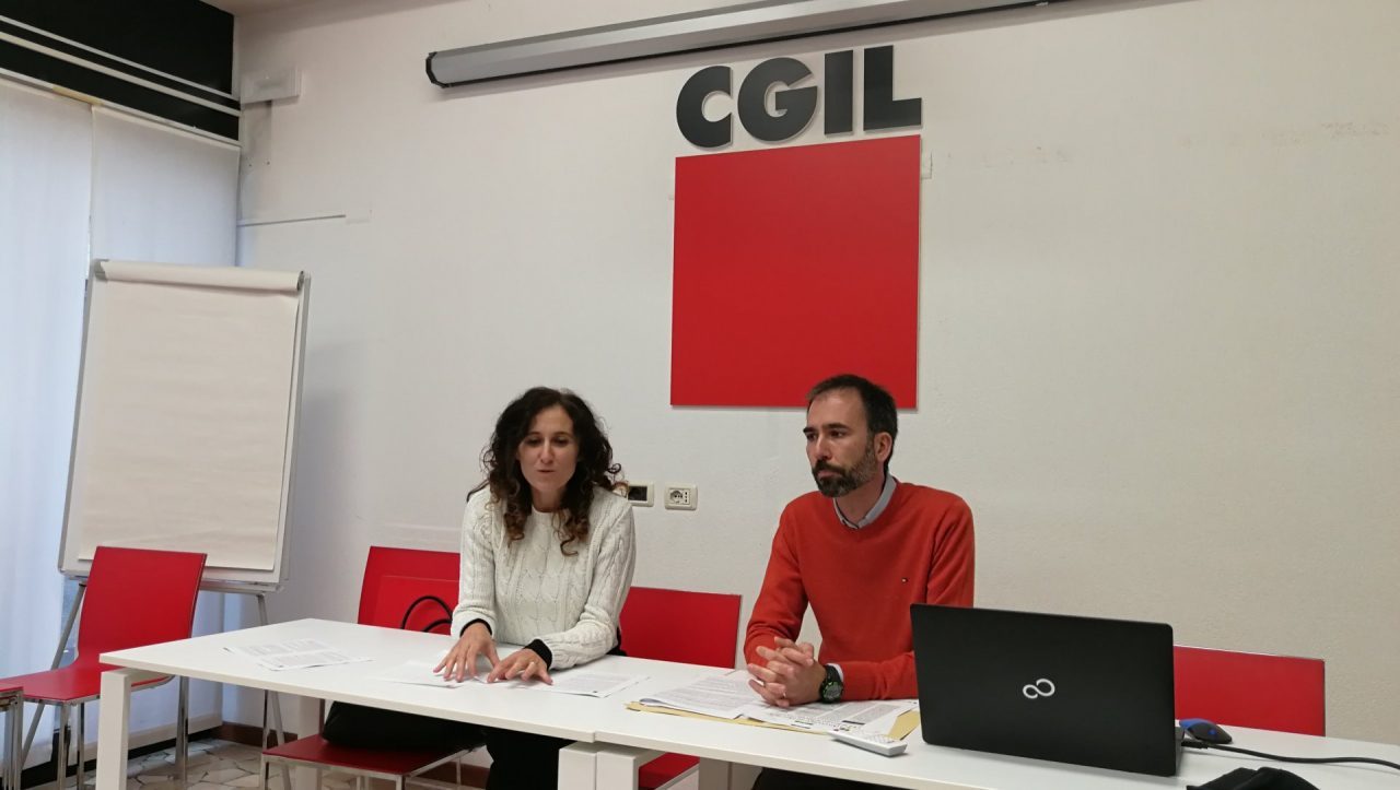 “Non dovevi fare un altro figlio, ora al lavoro ti faremo morire”: Chiara è comasca