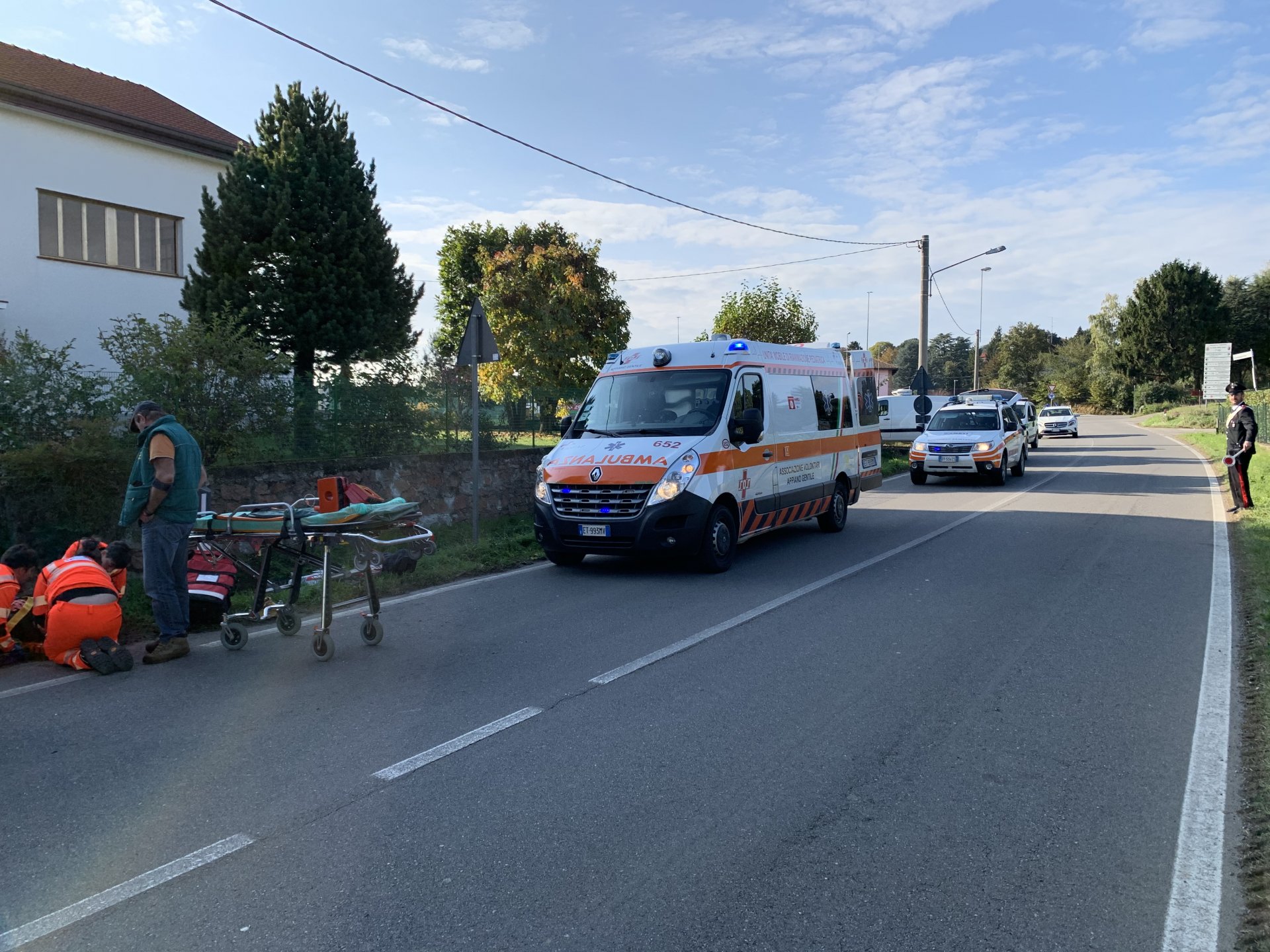 Moto contro auto ad Appiano Gentile