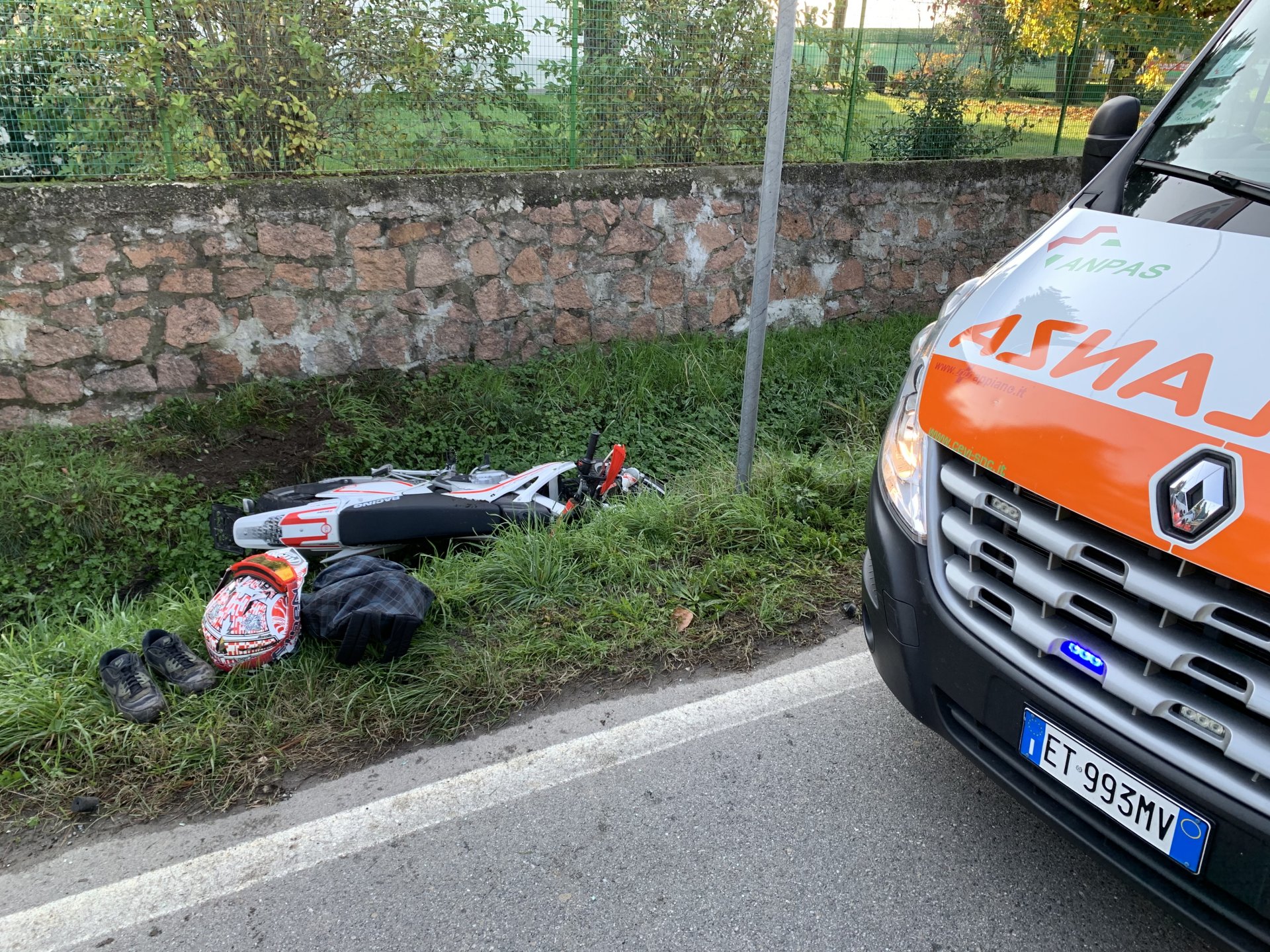 Moto contro auto ad Appiano Gentile