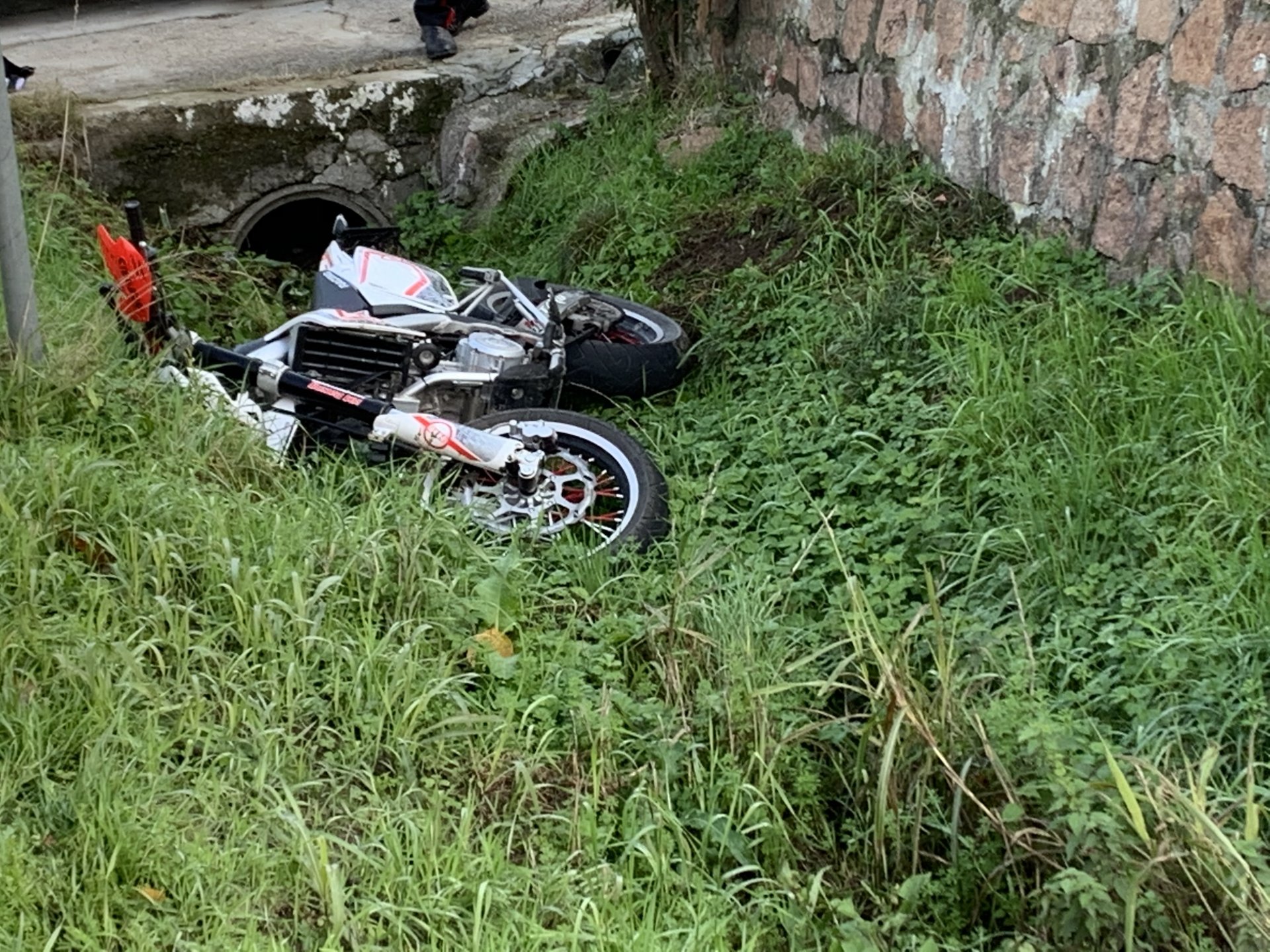 Moto contro auto ad Appiano Gentile