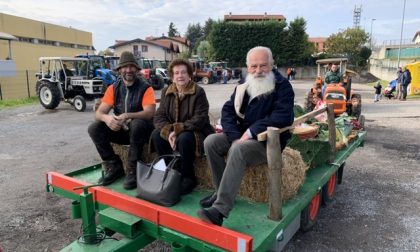 Festa del ringraziamento, sfilata di trattori ad Appiano FOTO