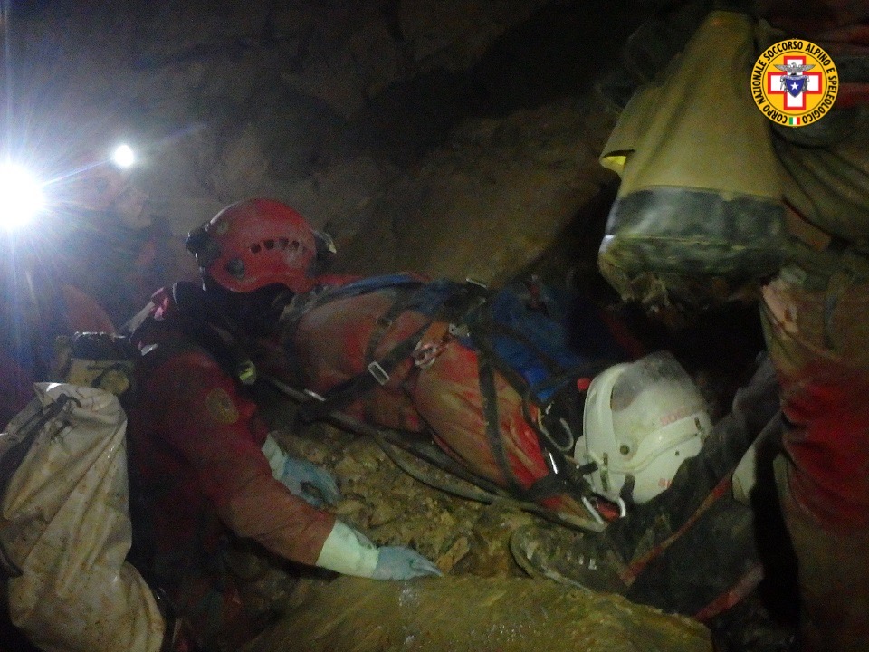 Ferito in grotta: la simulazione del Soccorso Alpino FOTO