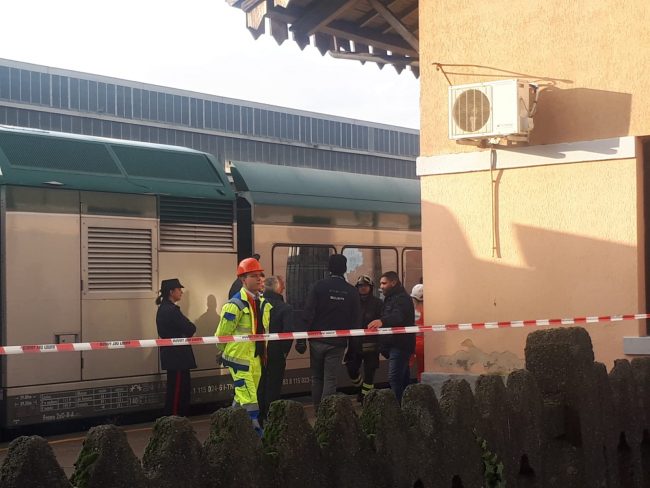 Il giovane investito dal treno resta in prognosi riservata