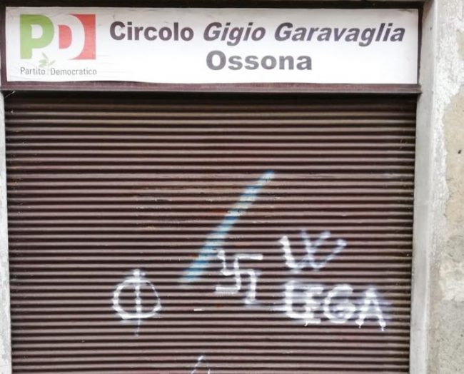 Svastica sulla sede Pd a firma “Lega”: è polemica FUORI PROVINCIA