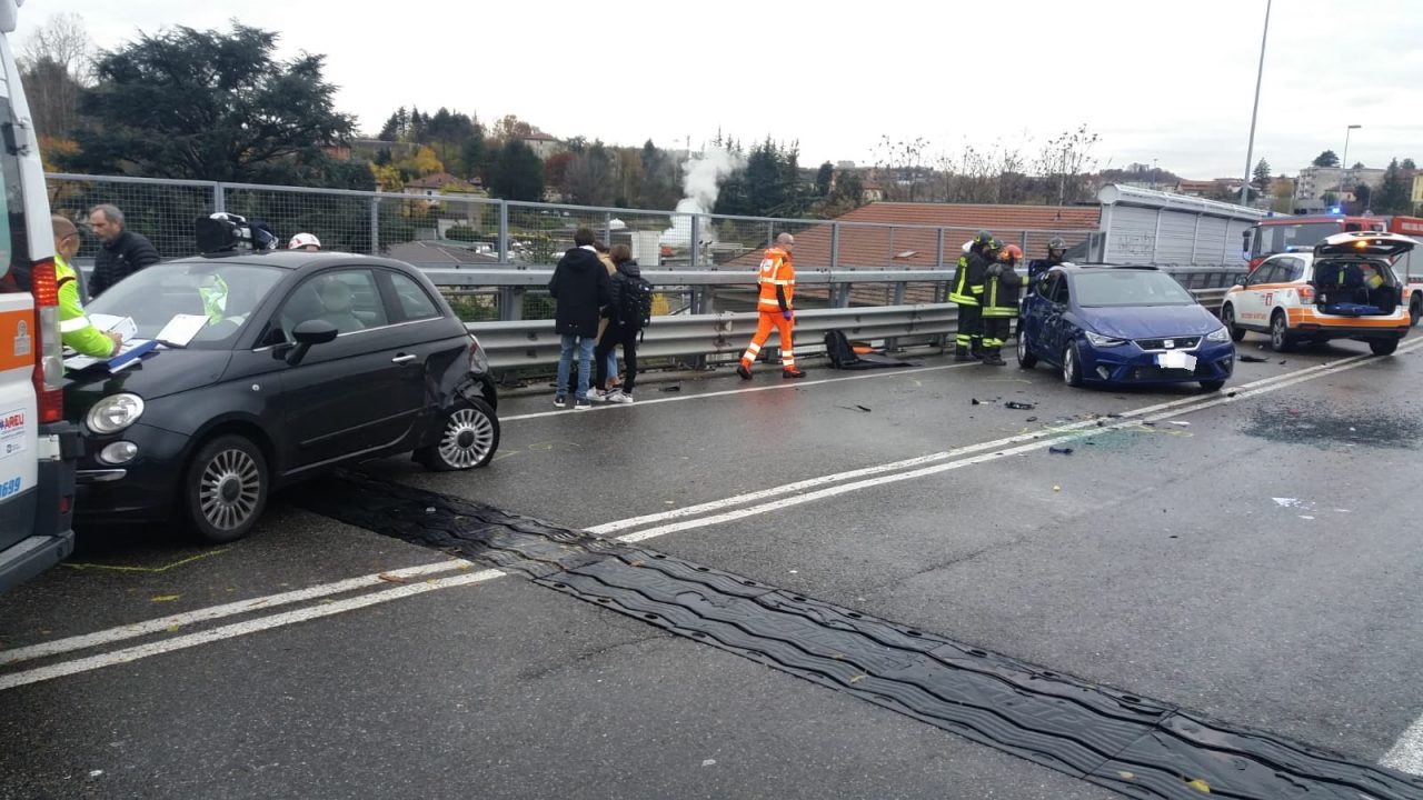 Incidente sul viadotto dei lavatoi: auto ribaltata e ponte a senso unico alternato FOTO
