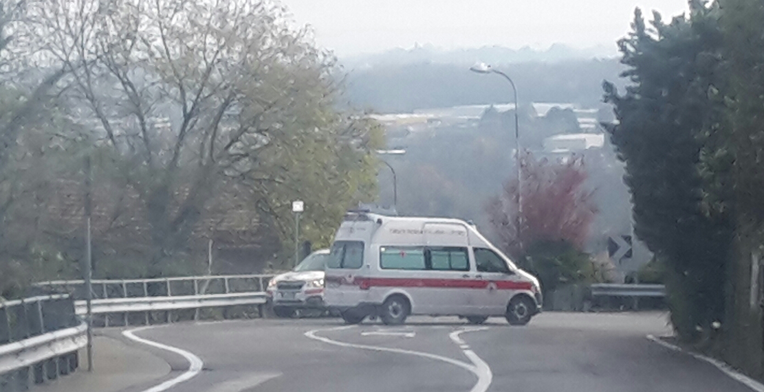 Cade dalla bicicletta, soccorso un 22enne