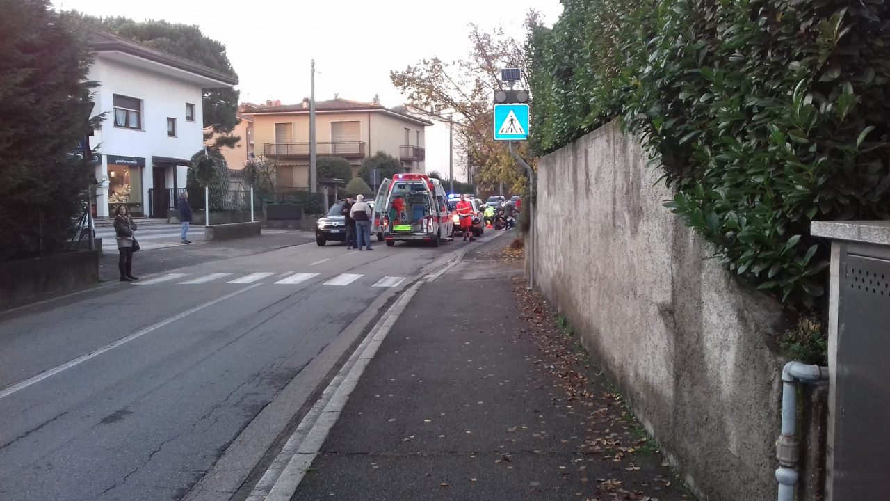 Incidente a Cantù soccorso un motociclista 18enne