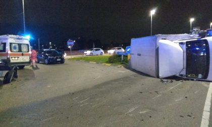 Spettacolare scontro a Cirimido: camion si ribalta FOTO