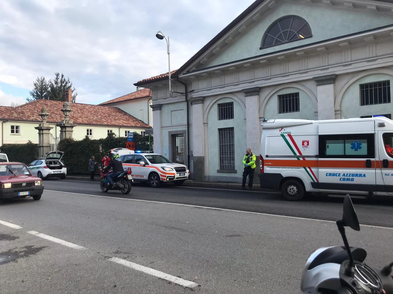 Ferito nello scontro tra un’auto e una moto sulla statale