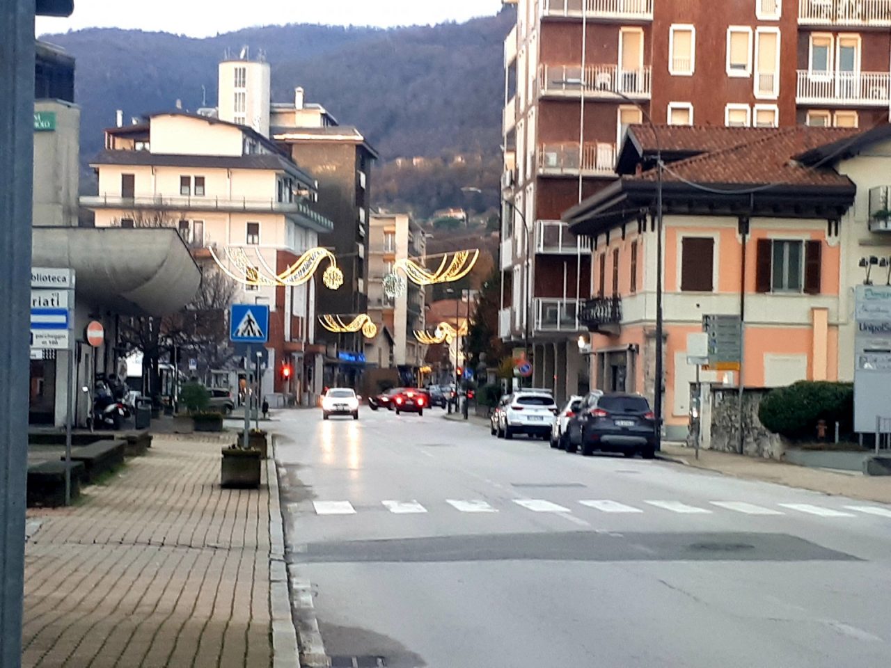Accese le luminarie natalizie a Erba