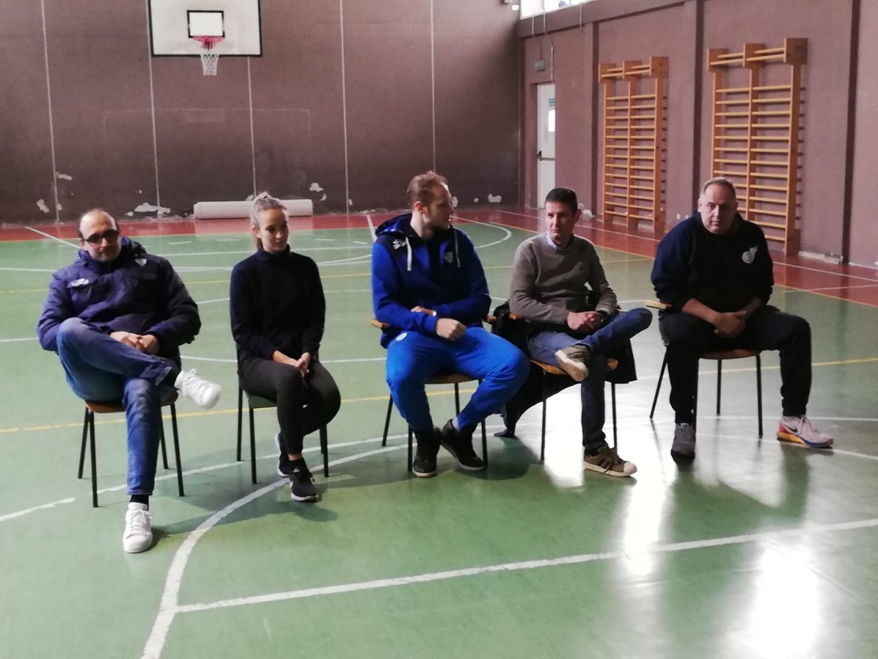 Pallacanestro Cantù fa visita ai bambini della scuola di Cantù VIDEO