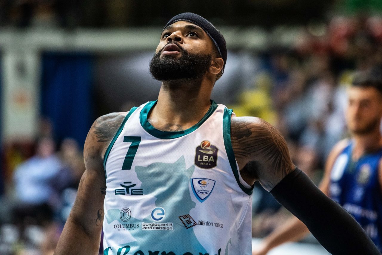 Pallacanestro Cantù contratto risolto con Collins