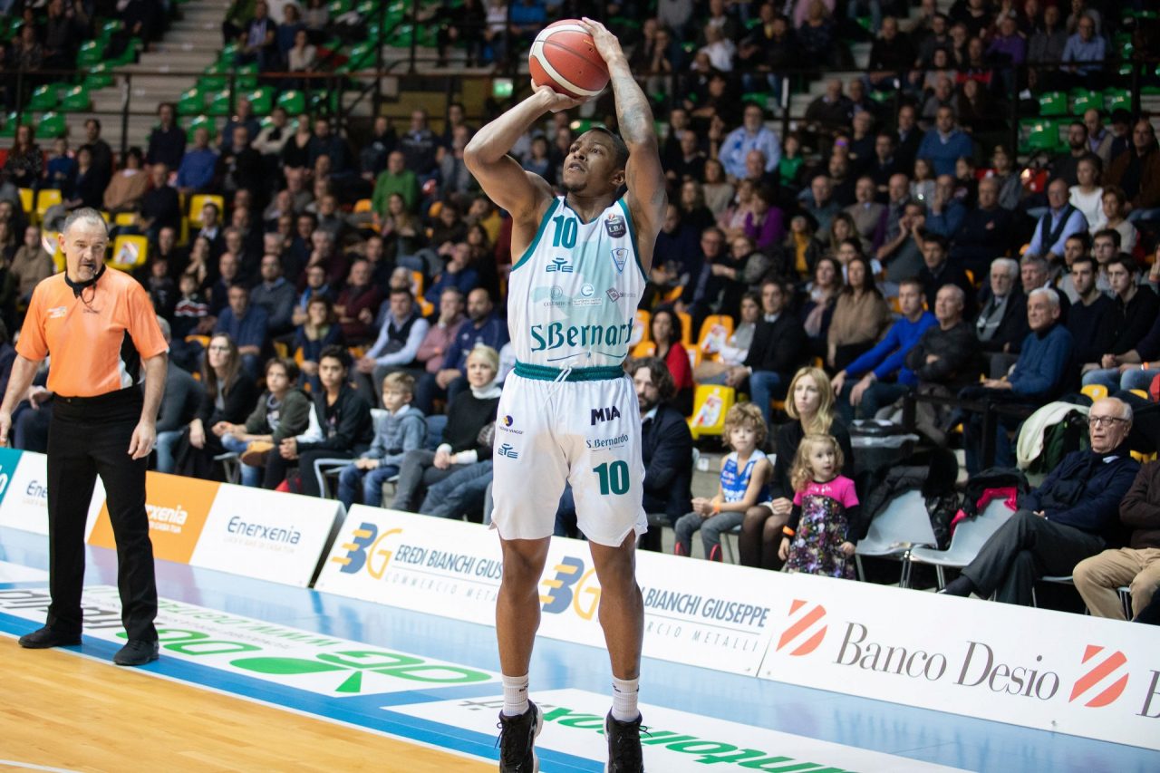 Pallacanestro Cantù domani lunch match contro Brescia