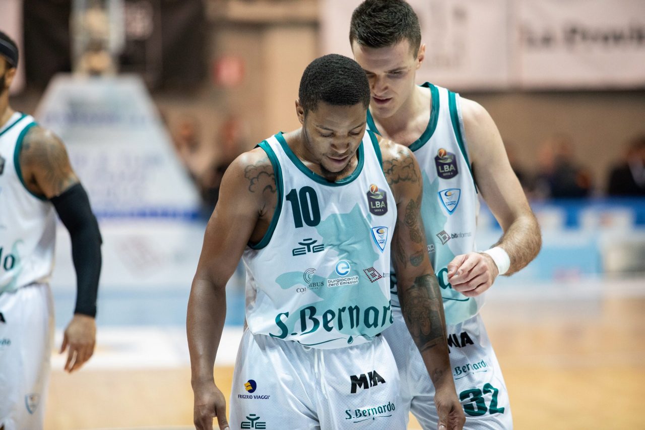 Pallacanestro Cantù domani in campo a Trieste