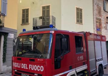 Incendio in via Vittani: intossicata una persona