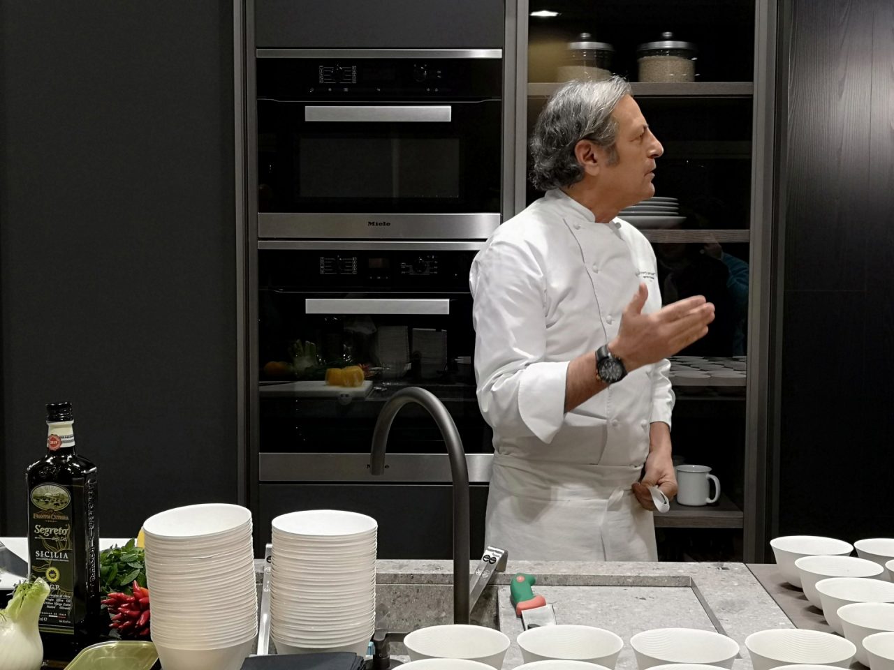 Lo chef Filippo La Mantia prende tutti per la gola da Peverelli Como VIDEO