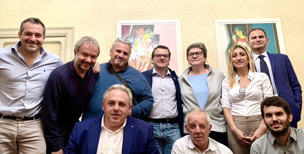 Vade retro mozziconi: la Lega di Como lancia l’appello al sindaco per avere più cestini