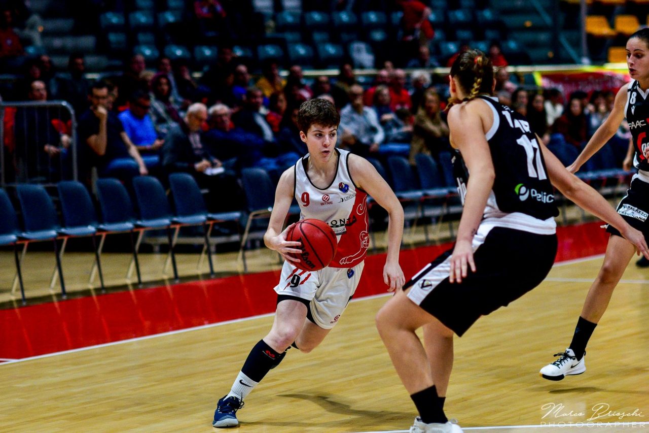 Serie A1 la Limonta Sport Costa Masnaga vince allo sprint contro Empoli