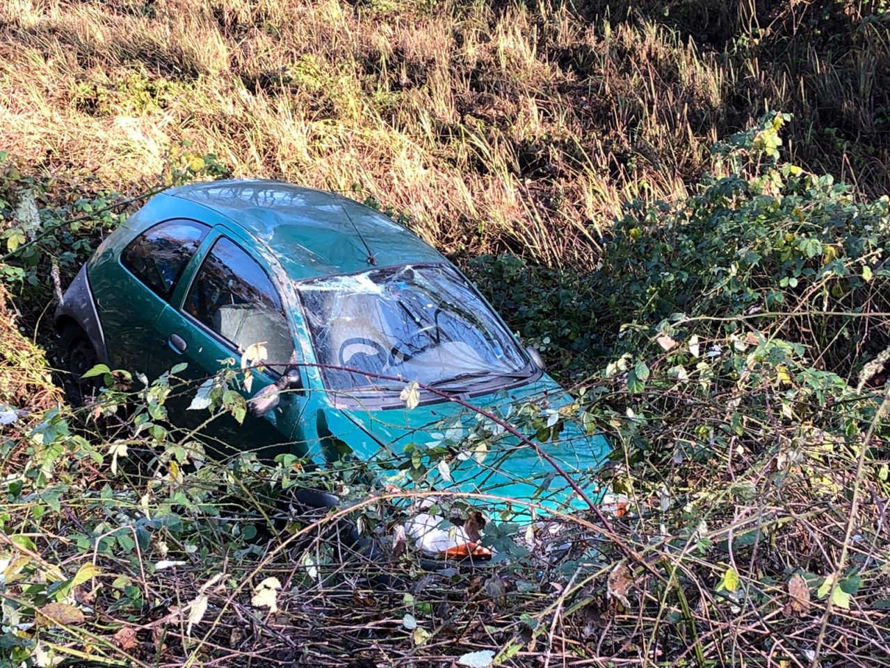 Auto fuori strada a Olgiate Comasco, paura per una donna VIDEO e FOTO