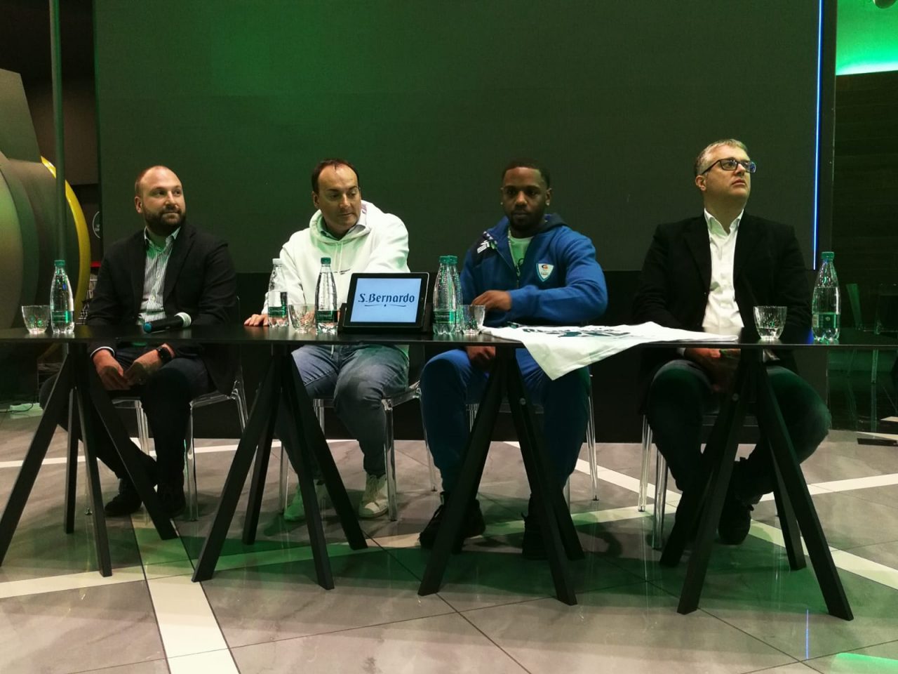 Il gran ritorno di Ragland alla Pallacanestro Cantù. Mauri: “Cinelandia ci ha fatto un dono”