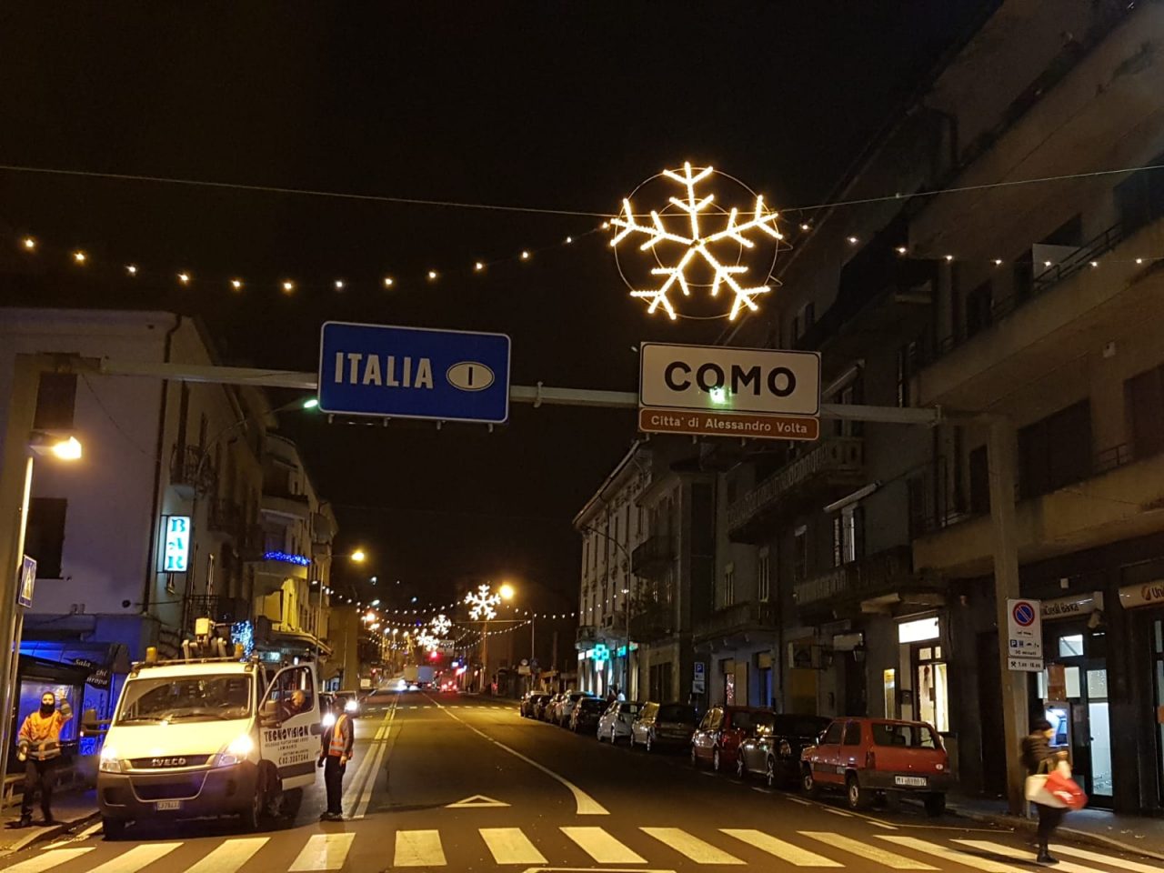 Via Bellinzona si veste a festa grazie ai commercianti FOTO