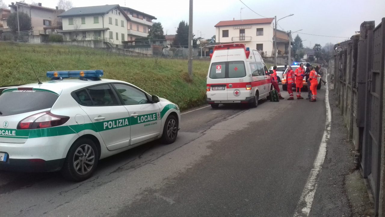 Incidente a Cantù soccorsa una donna