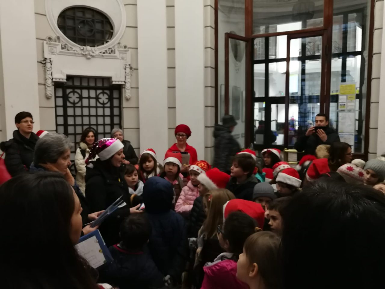 La letterina per Babbo Natale si consegna alle Poste: ai bimbi arriverà la sua risposta FOTO