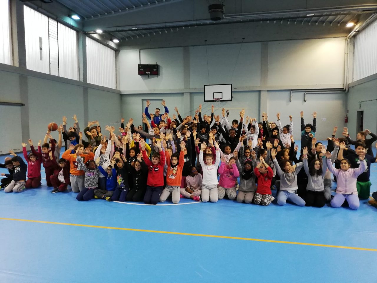 Basket a scuola: Pallacanestro Cantù, Briantea 84 e Btf ospiti dell’istituto di via Colombo FOTO e VIDEO