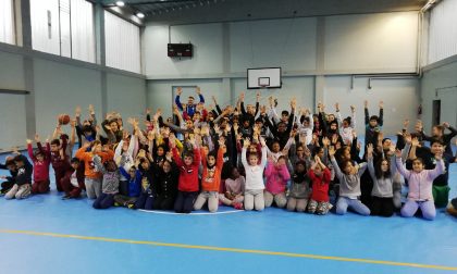 Basket a scuola: Pallacanestro Cantù, Briantea 84 e Btf ospiti dell'istituto di via Colombo FOTO e VIDEO